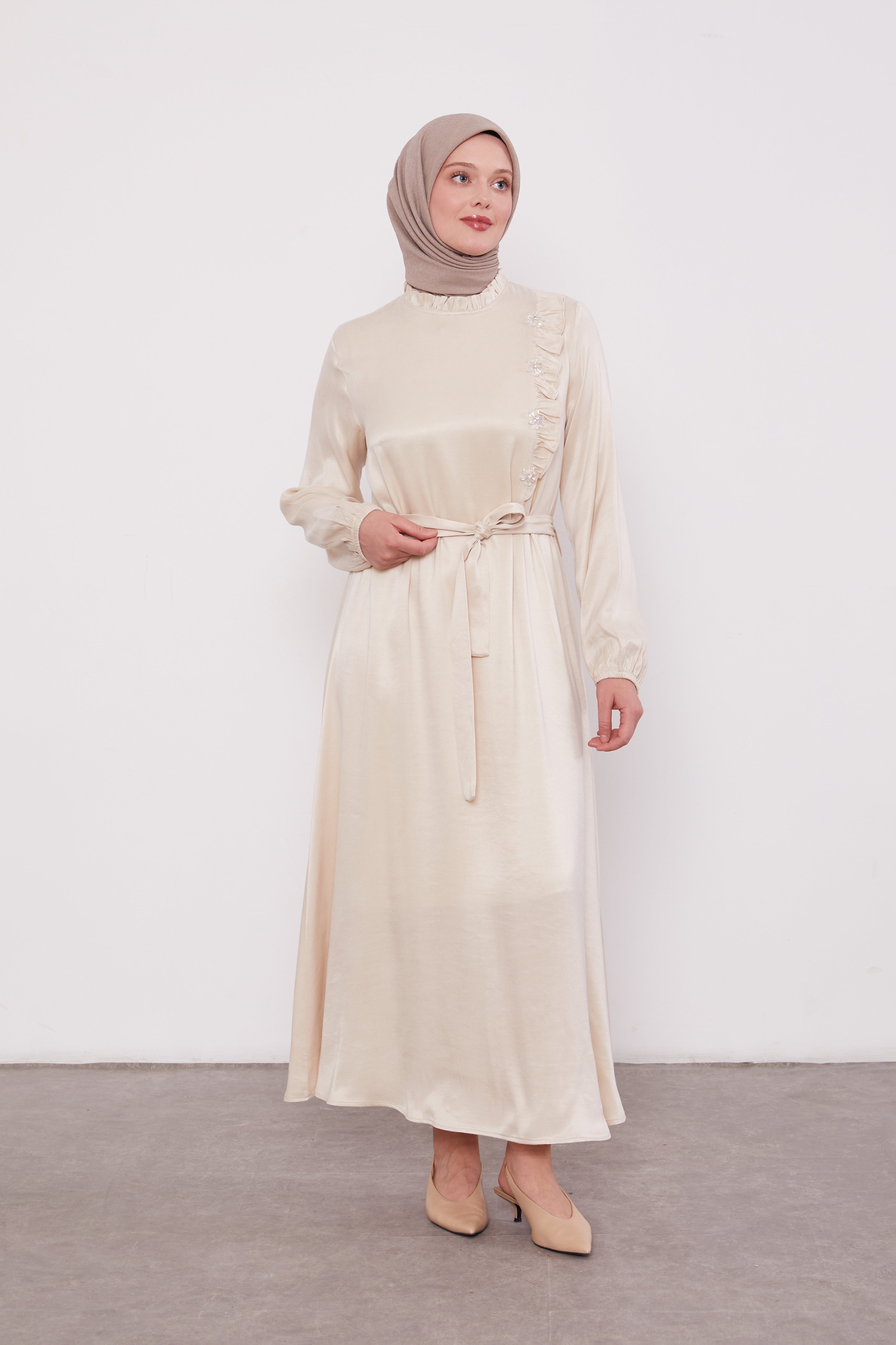 Frilled Neck Detailed Suede Belted Abaya Cream 330292