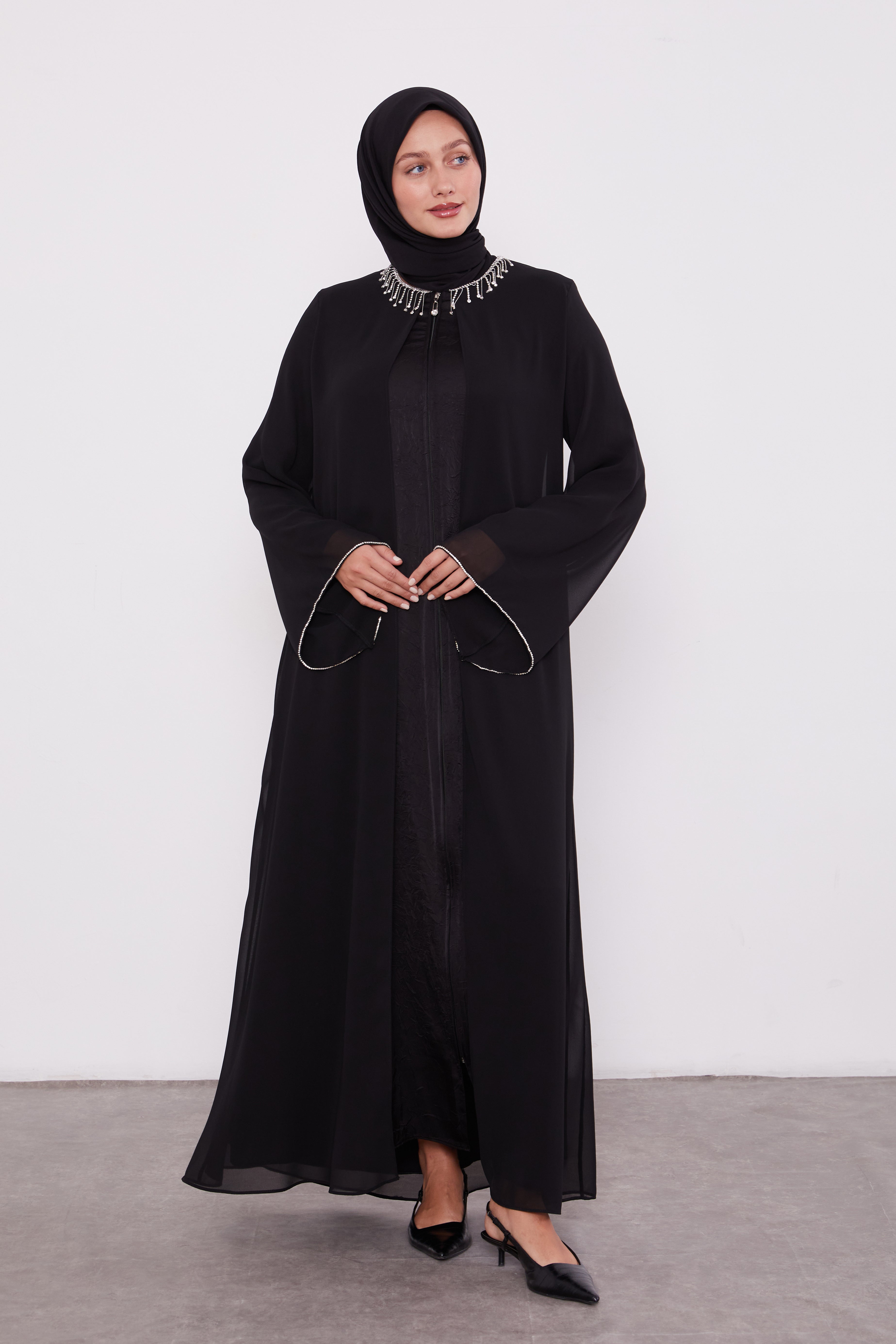 Detailed Neck Silk Chiffon Zipped Abaya Black 520023