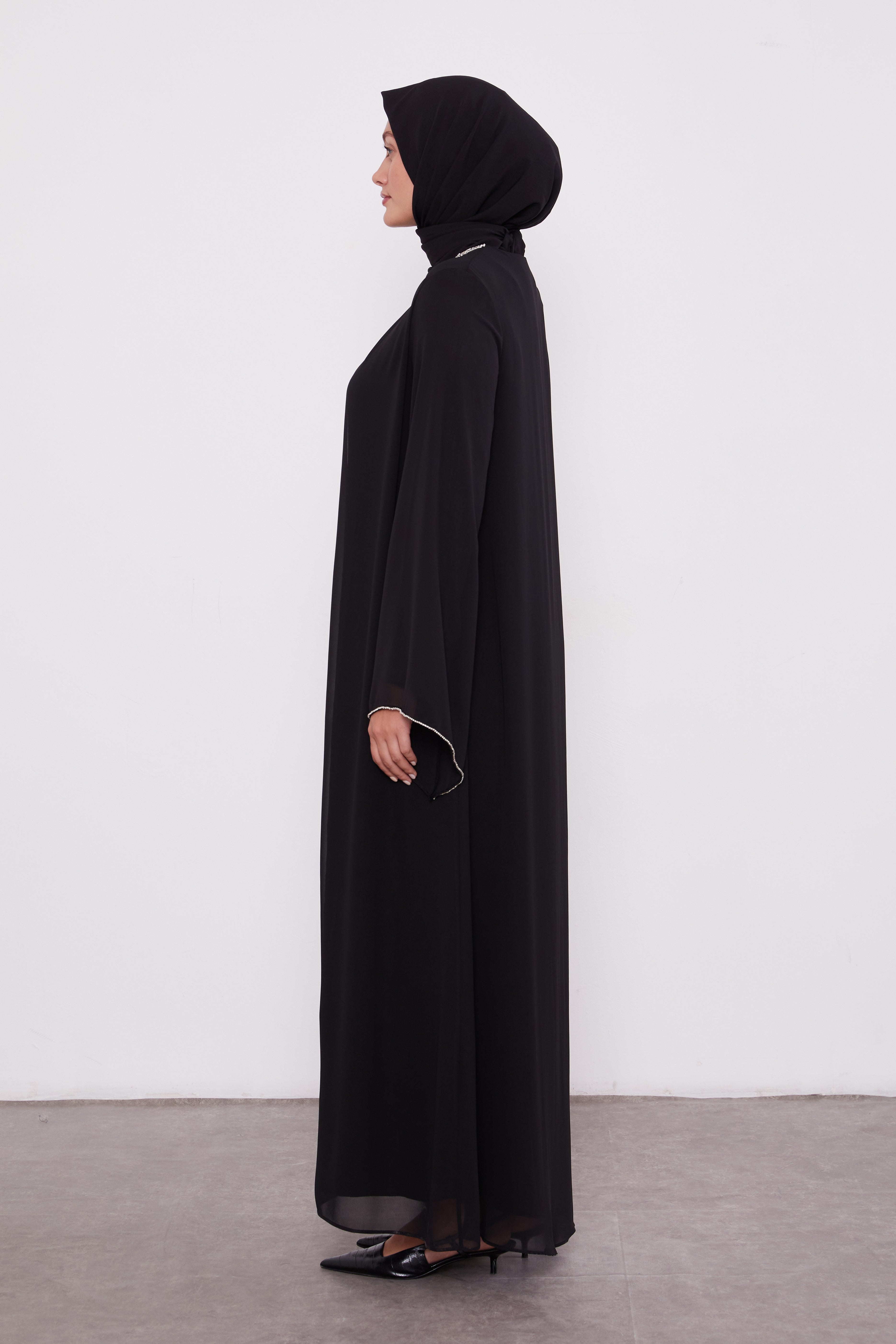 Detailed Neck Silk Chiffon Zipped Abaya Black 520023