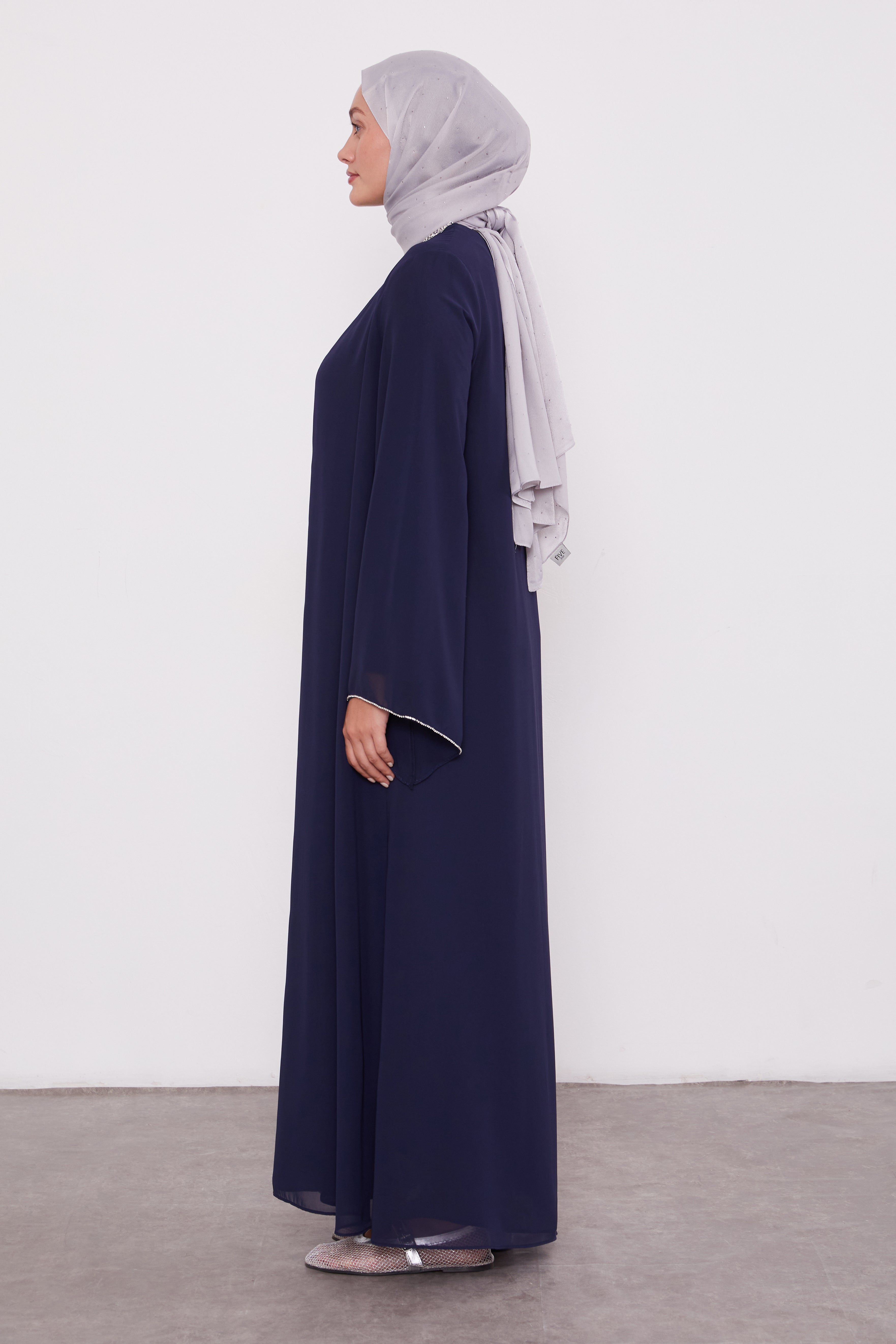 Detailed Neck Silk Chiffon Zipped Abaya Navy 520023