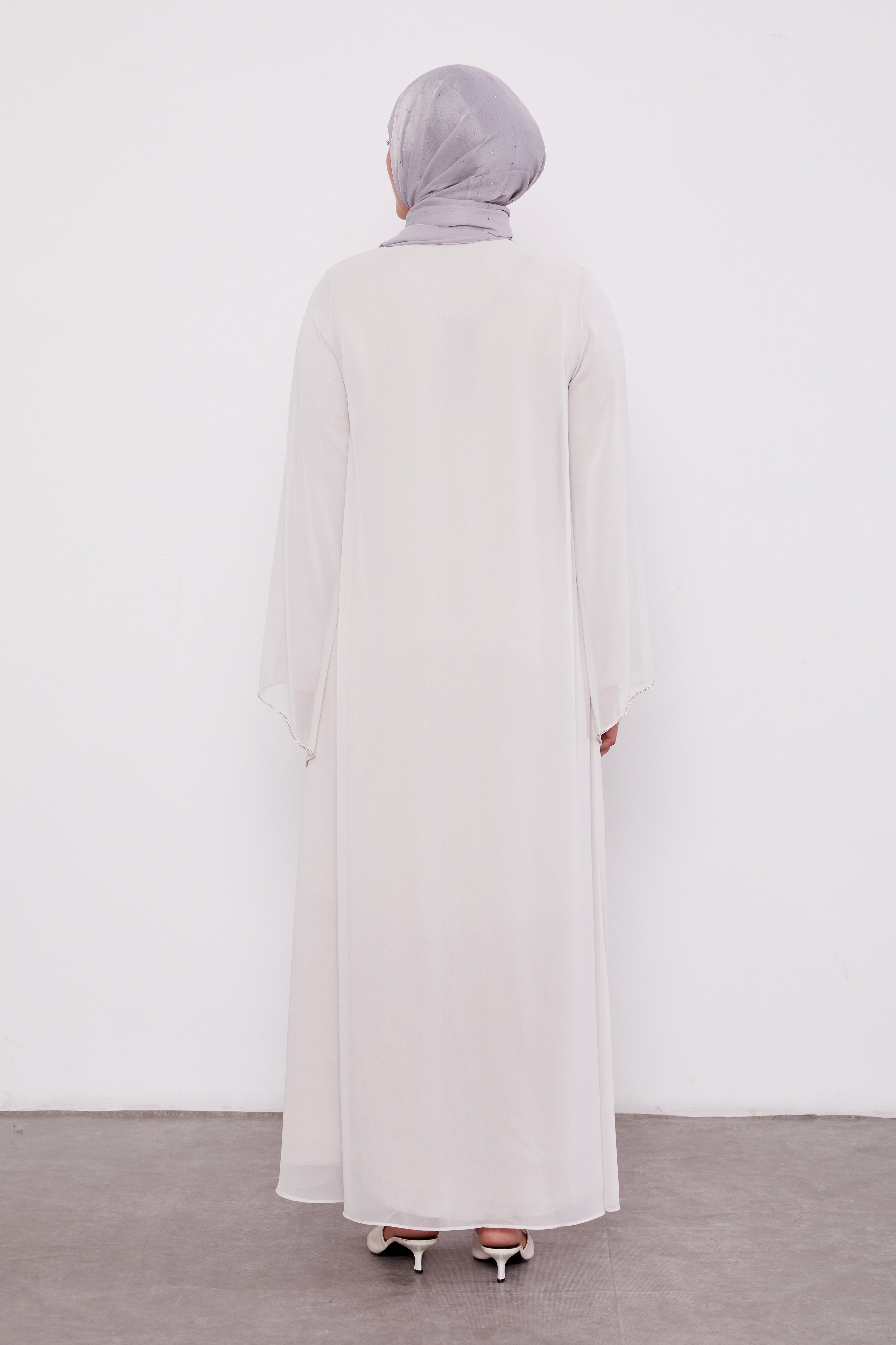 Detailed Neck Silk Chiffon Zipped Abaya Ivory 520023