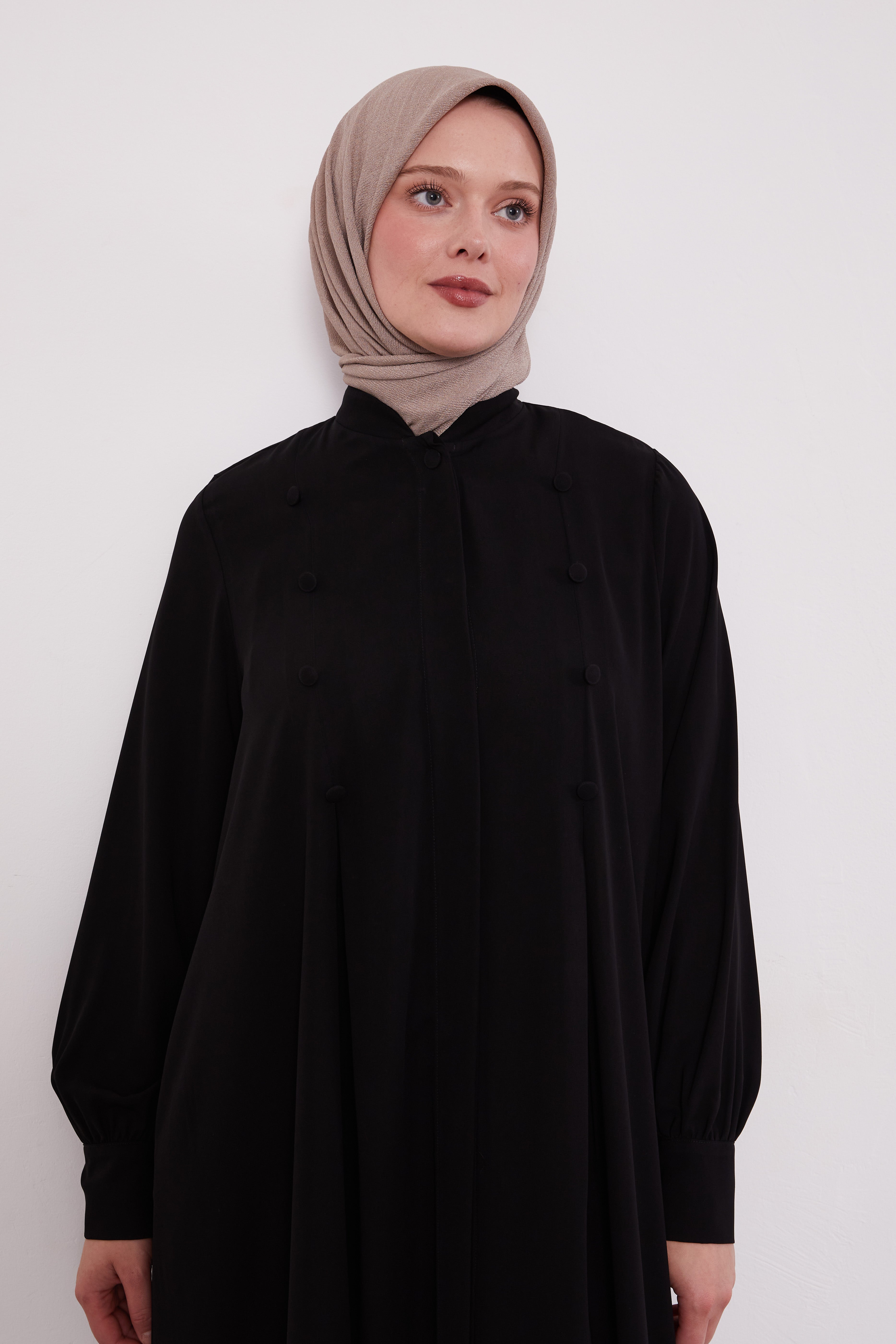 Epitome Pleated Buttoned Abaya Black 520187