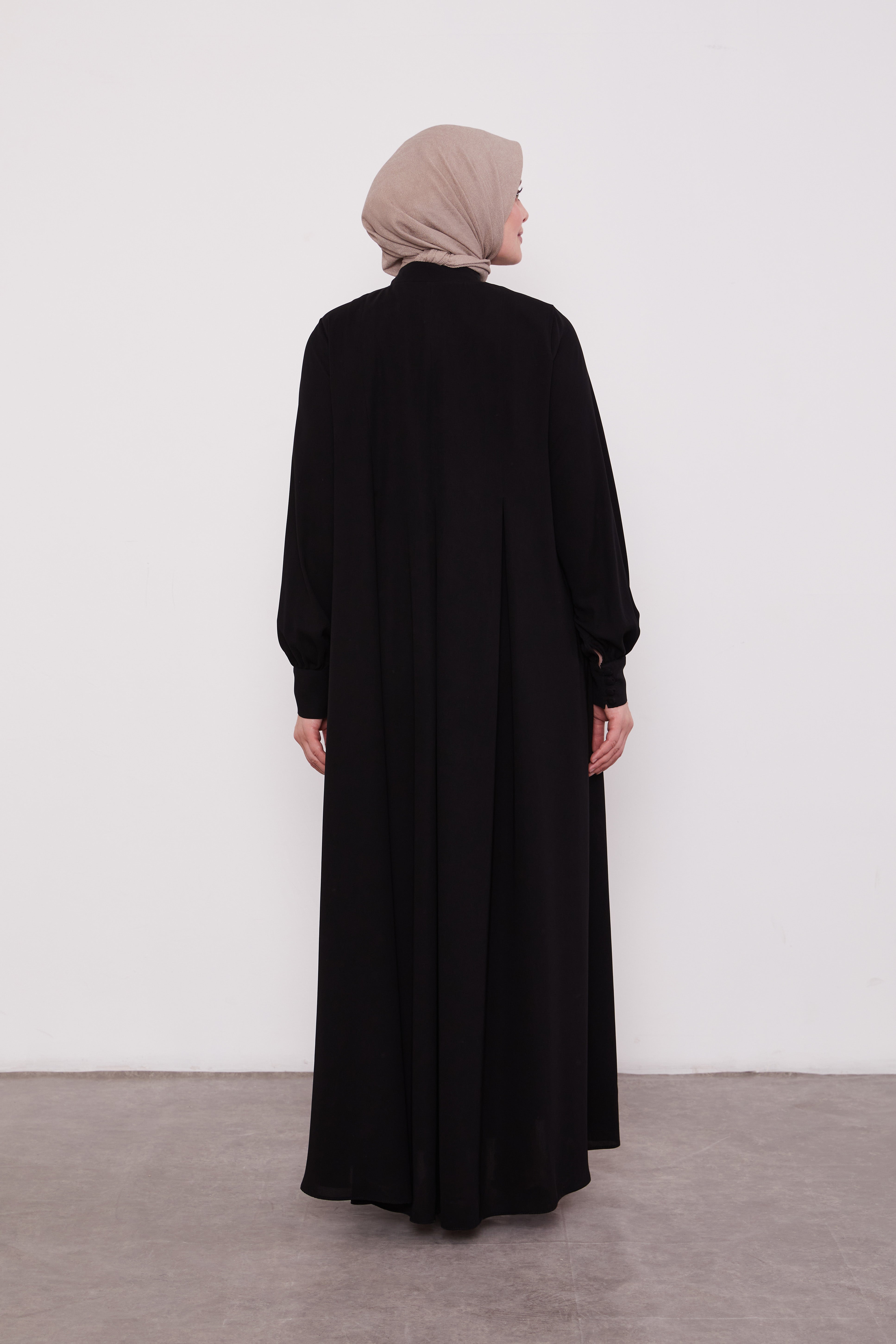 Epitome Pleated Buttoned Abaya Black 520187