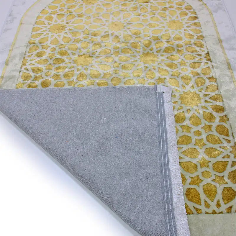 Gusto Seccade White With A Gold Pattern Prayer Mat