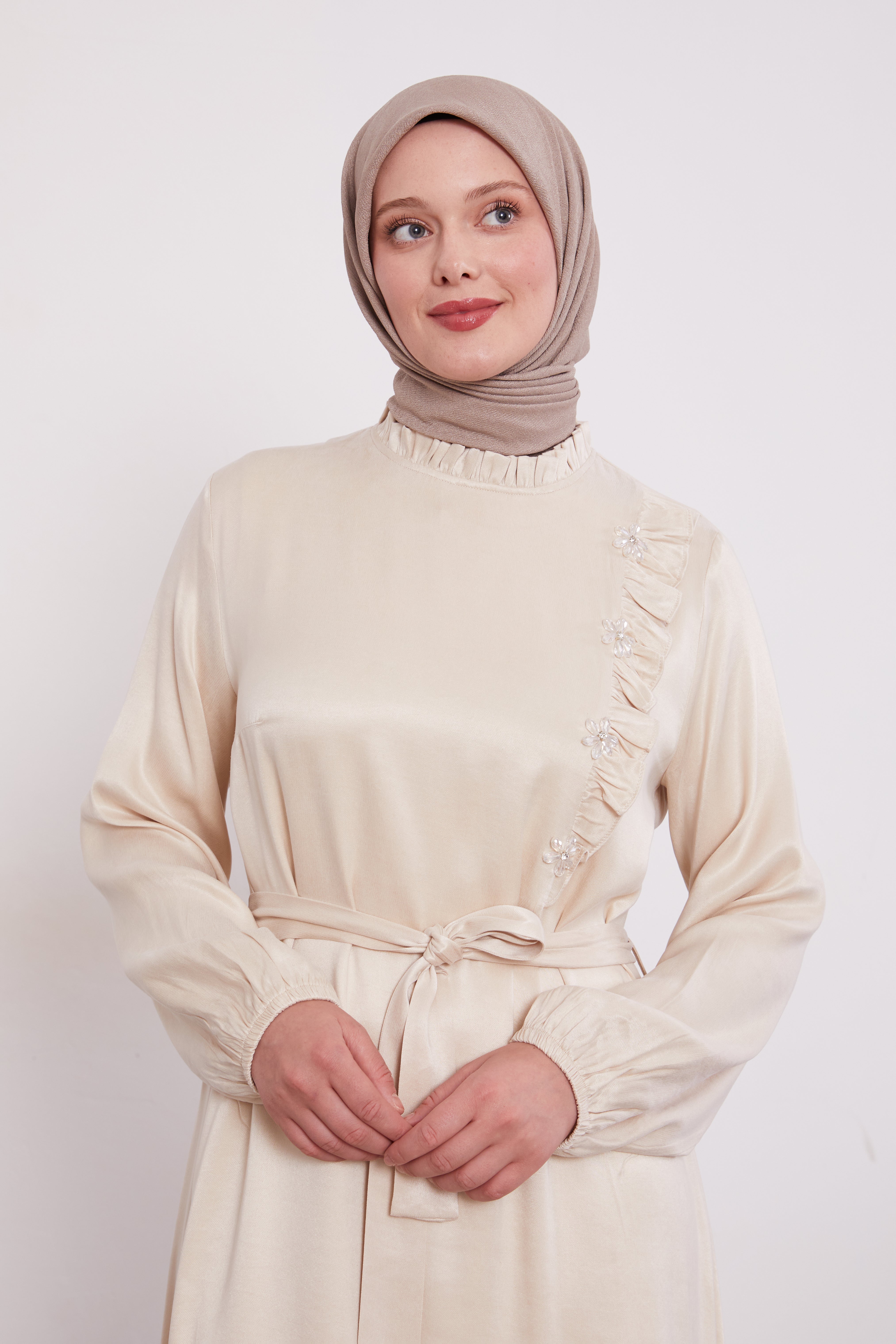 Frilled Neck Detailed Suede Belted Abaya Cream 330292