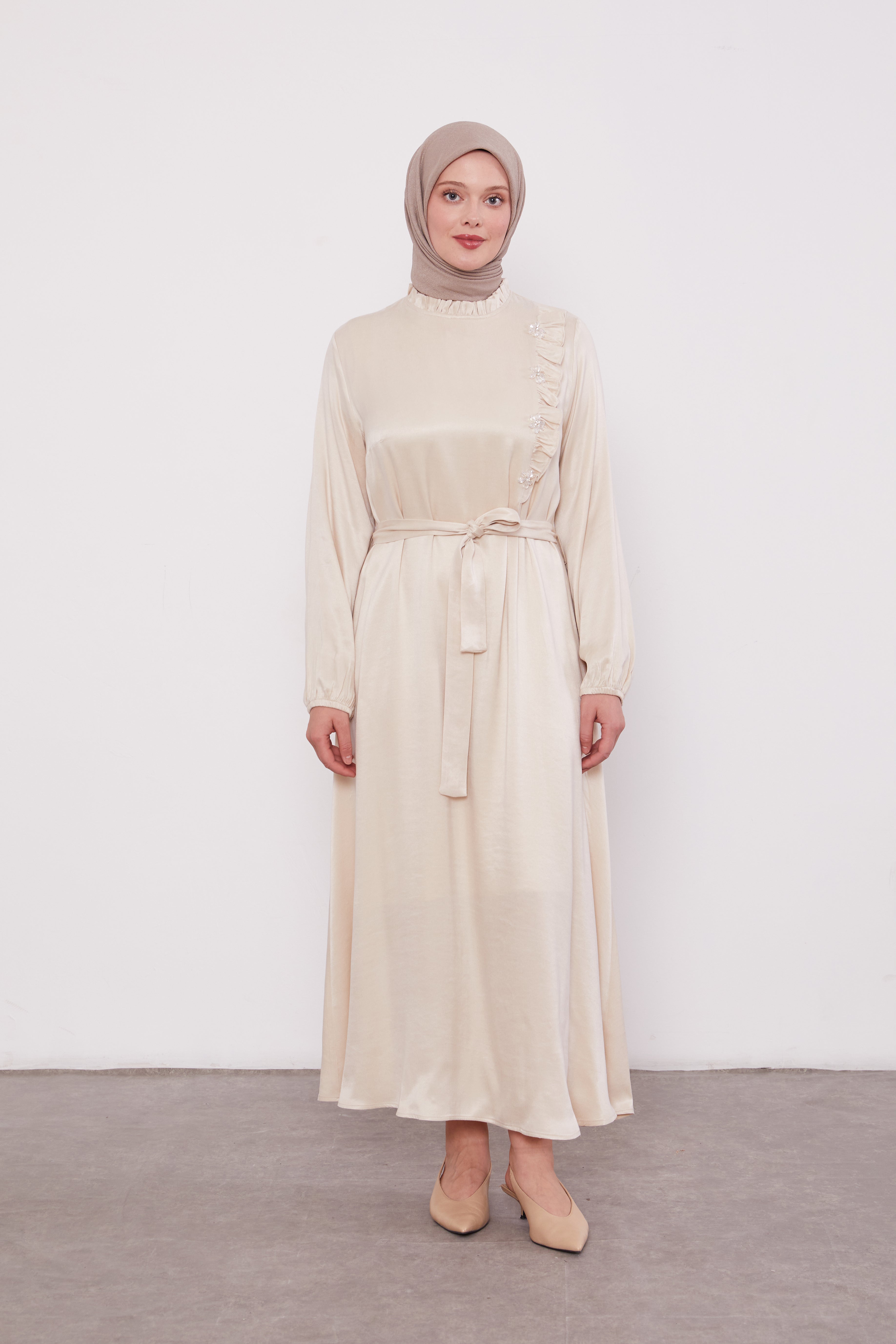 Frilled Neck Detailed Suede Belted Abaya Cream 330292