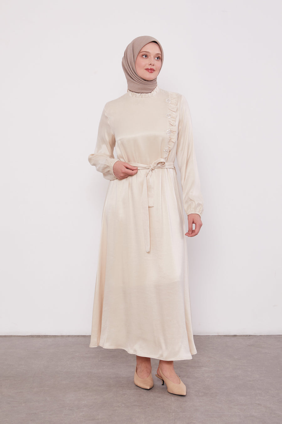 Frilled Neck Detailed Suede Belted Abaya Cream 330292