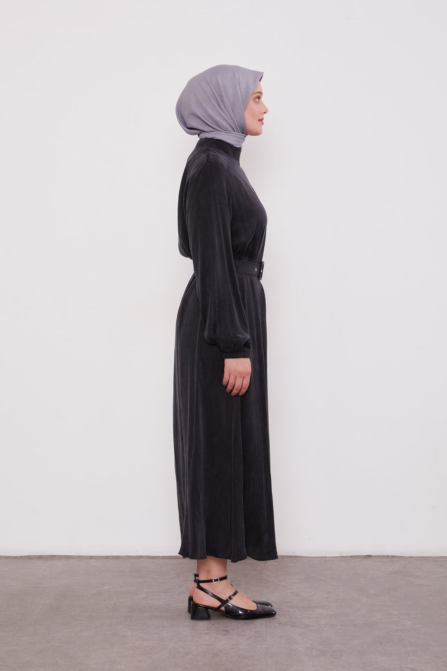 Suede Zipped Belted Abaya Black 330309