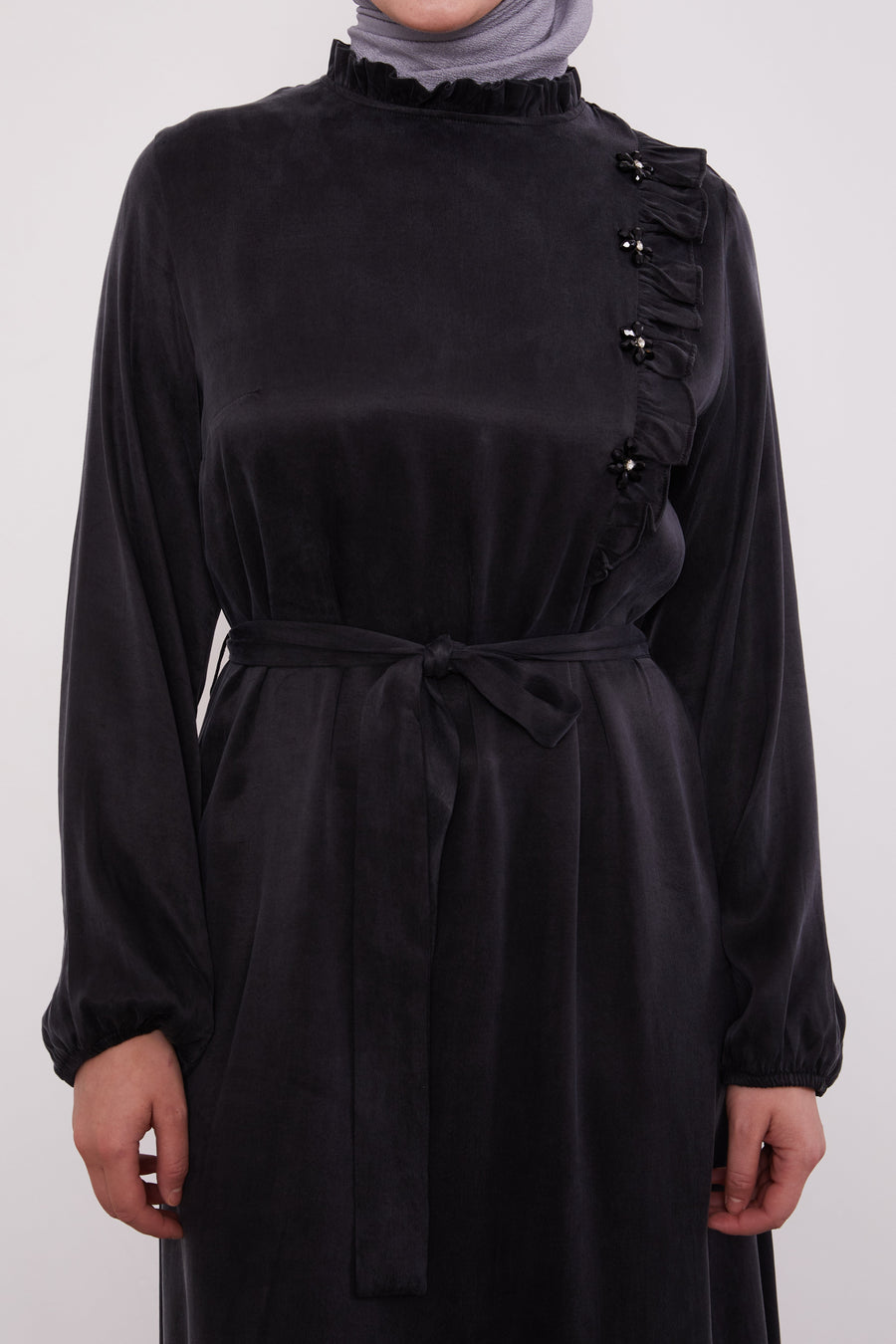 Frilled Neck Detailed Suede Belted Abaya Black 330292