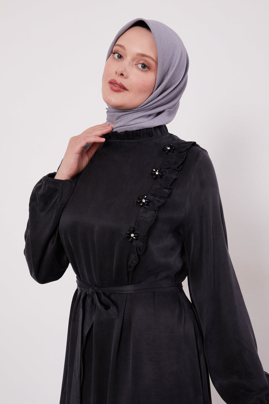 Frilled Neck Detailed Suede Belted Abaya Black 330292