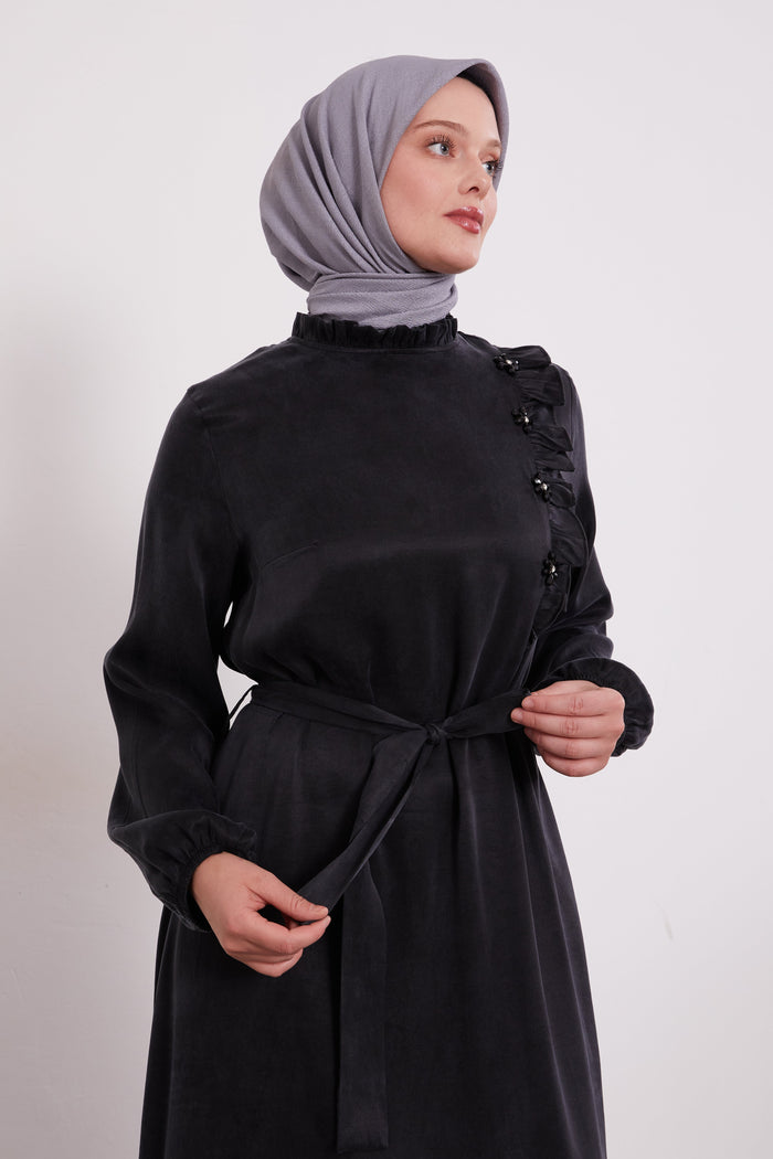 Frilled Neck Detailed Suede Belted Abaya Black 330292