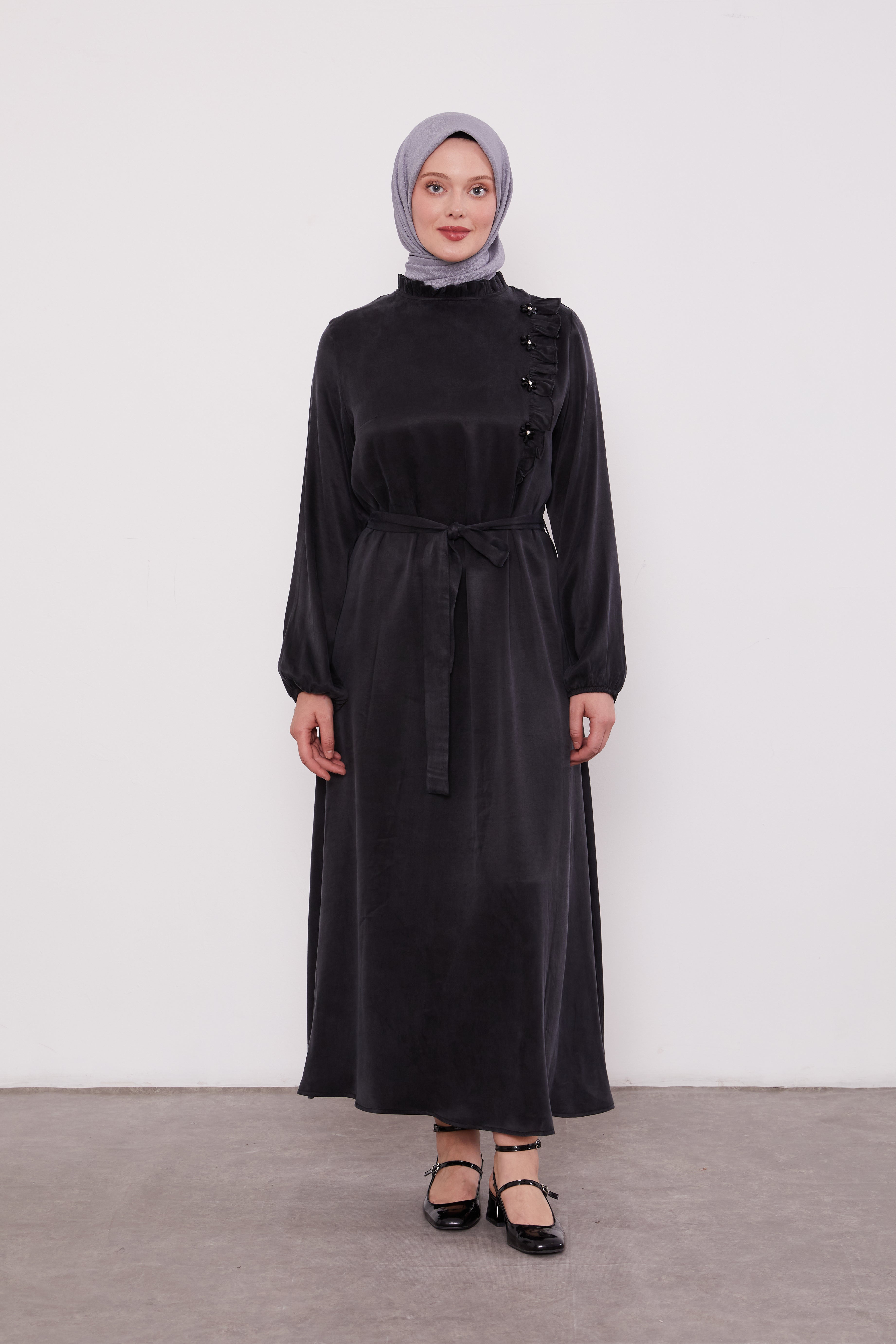 Frilled Neck Detailed Suede Belted Abaya Black 330292