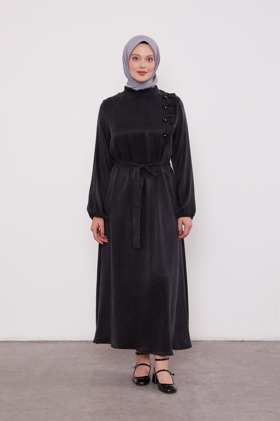 Frilled Neck Detailed Suede Belted Abaya Black 330292