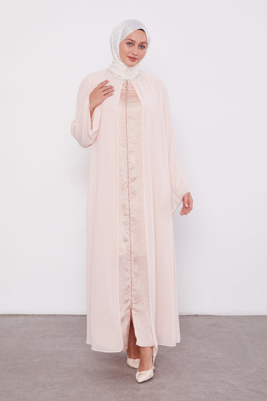 Detailed Neck Silk Chiffon Zipped Abaya Light Pink 520023