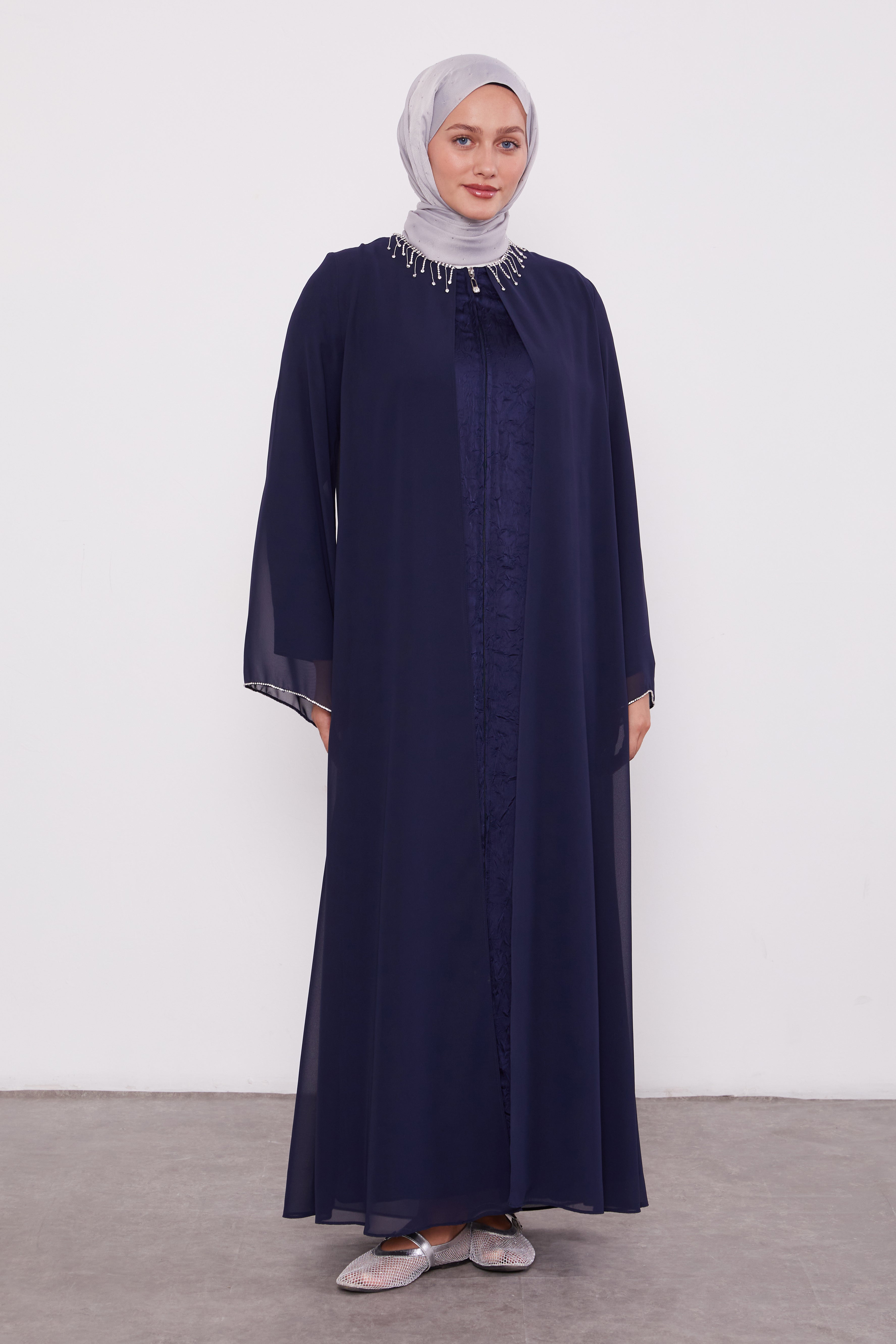 Detailed Neck Silk Chiffon Zipped Abaya Navy 520023