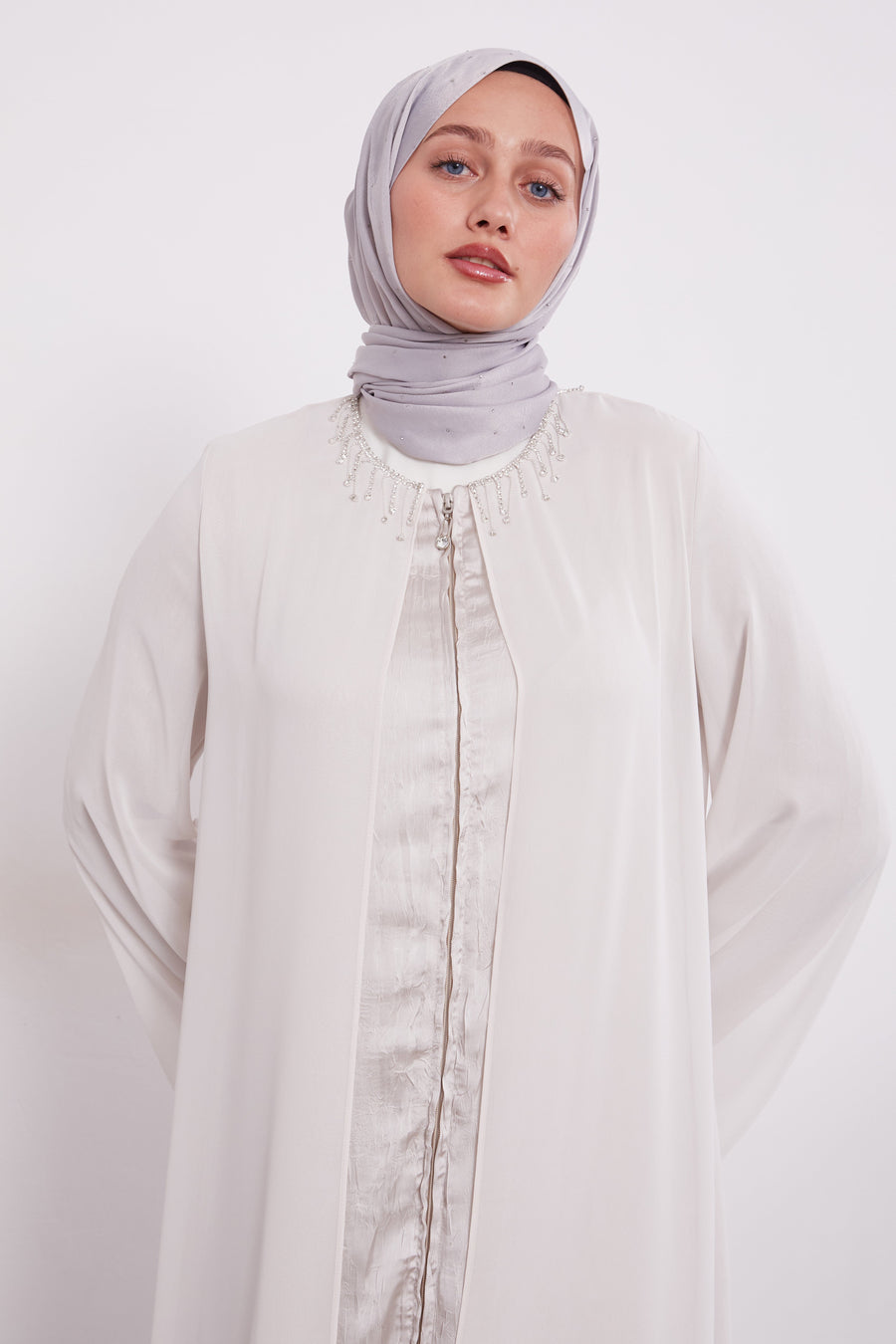 Detailed Neck Silk Chiffon Zipped Abaya Ivory 520023