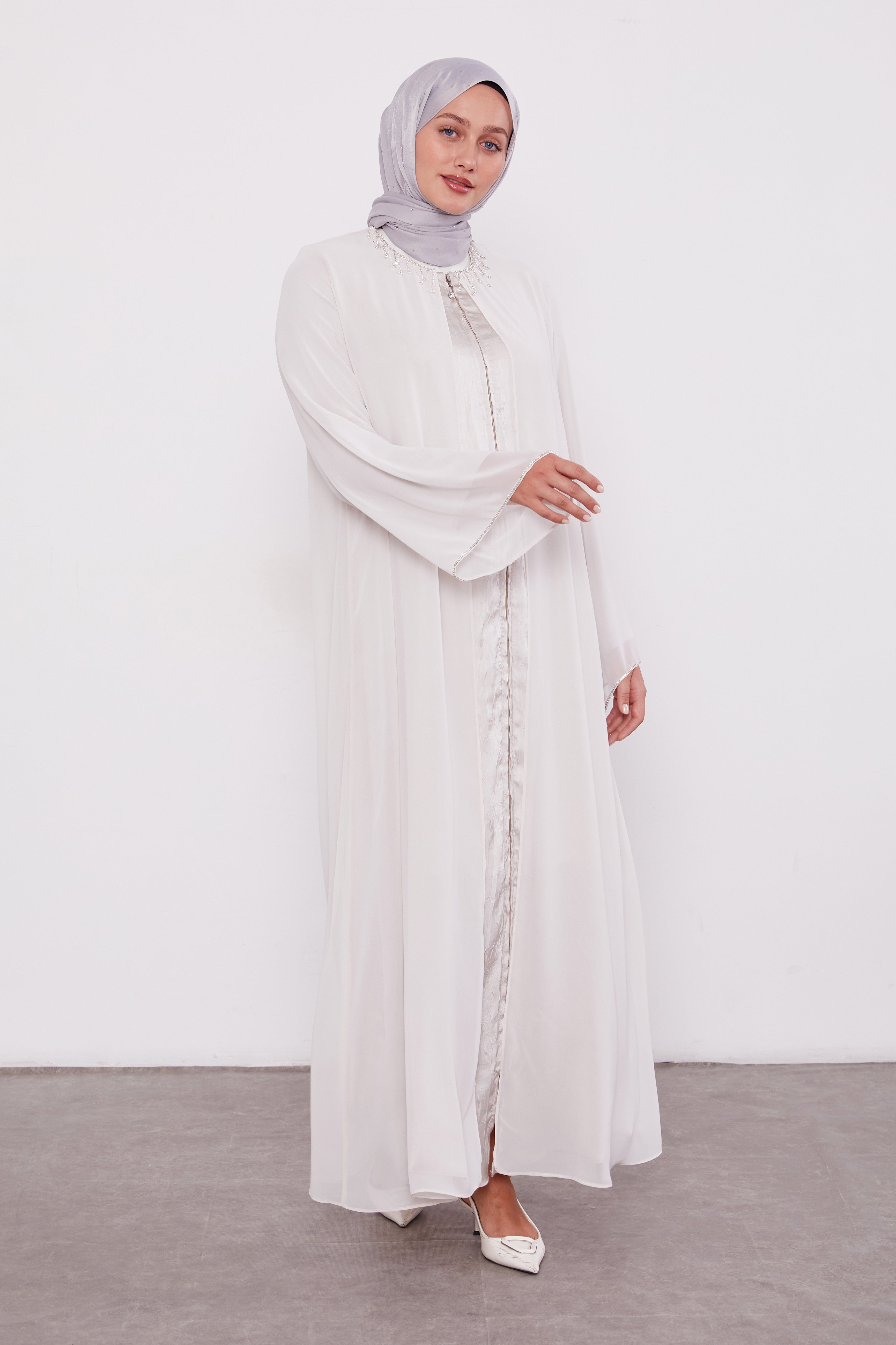Detailed Neck Silk Chiffon Zipped Abaya Ivory 520023