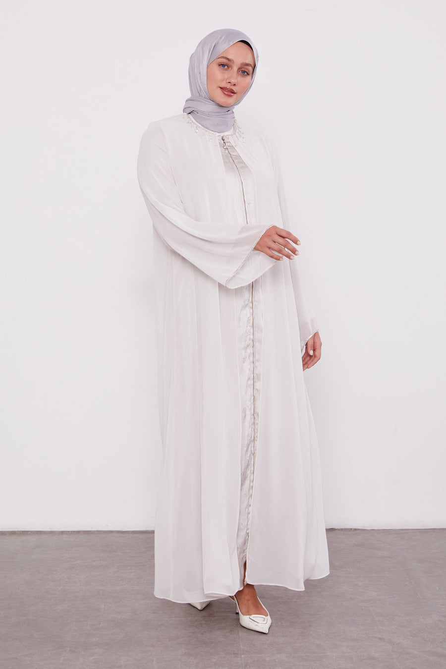 Detailed Neck Silk Chiffon Zipped Abaya Ivory 520023