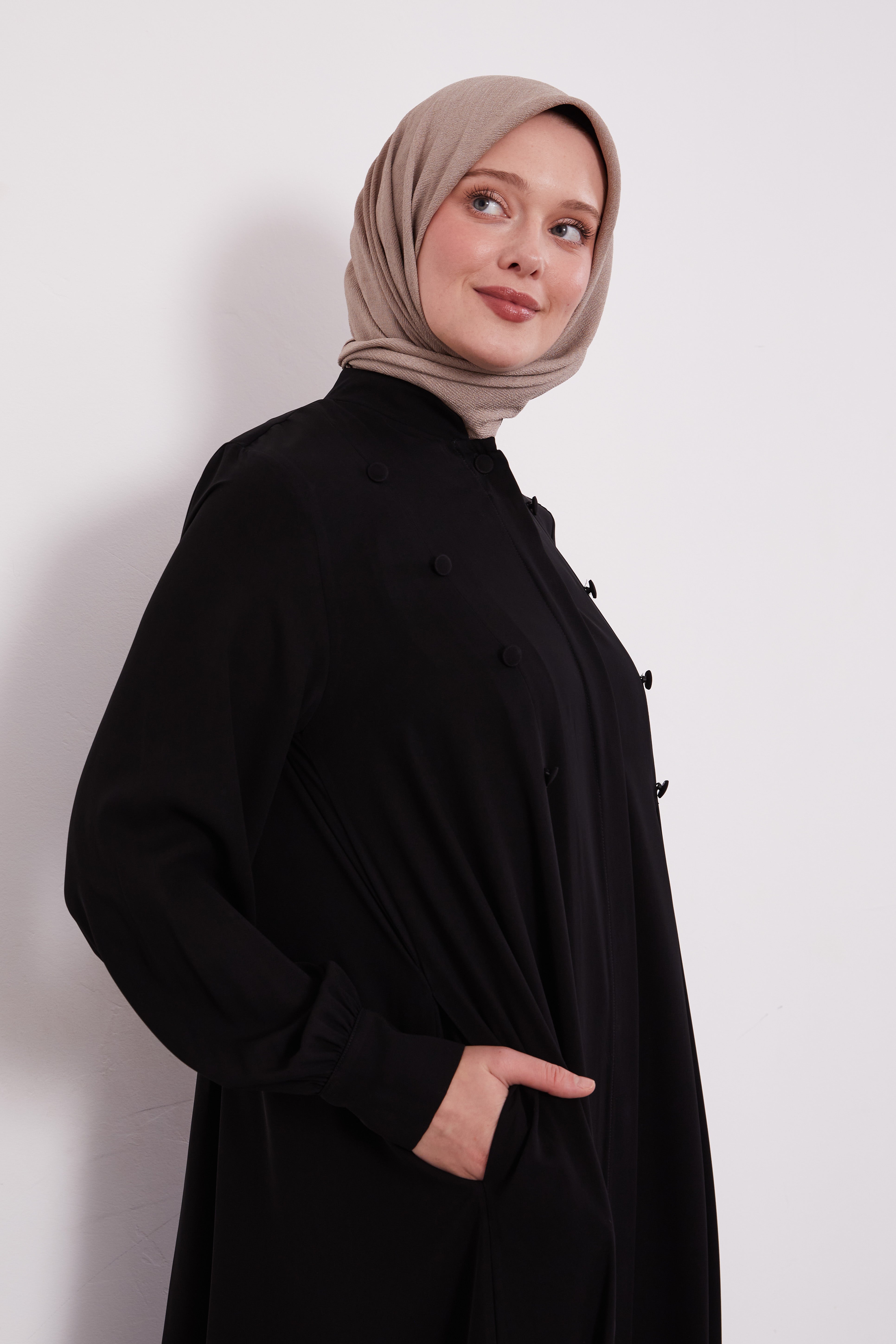 Epitome Pleated Buttoned Abaya Black 520187
