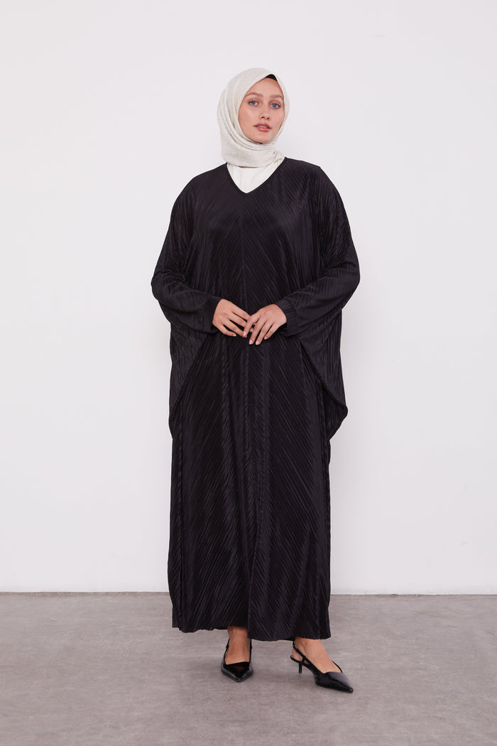 Pleated Batwing Black 330252
