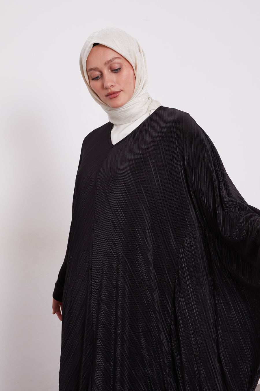 Pleated Batwing Black 330252