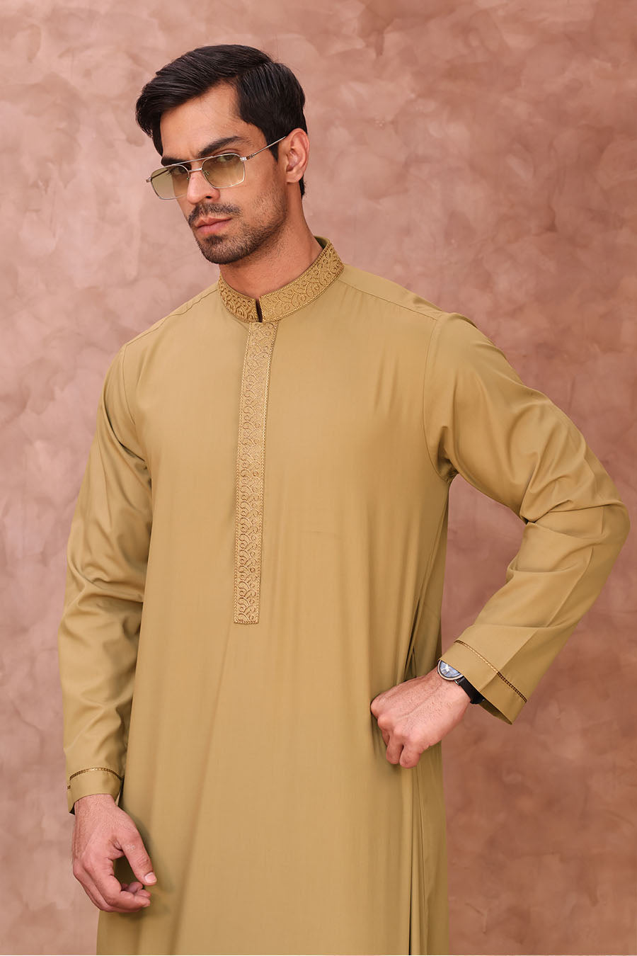 Elegant Collared Thobe Golden 1049