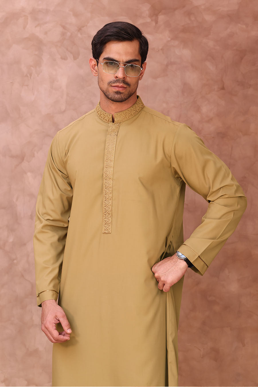 Elegant Collared Thobe Golden 1049