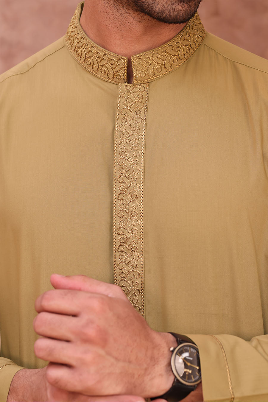 Elegant Collared Thobe Golden 1049