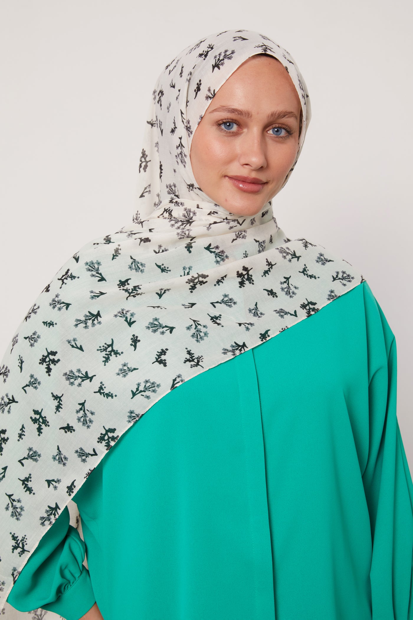 Scattered Floral Cotton Hijab Col 16