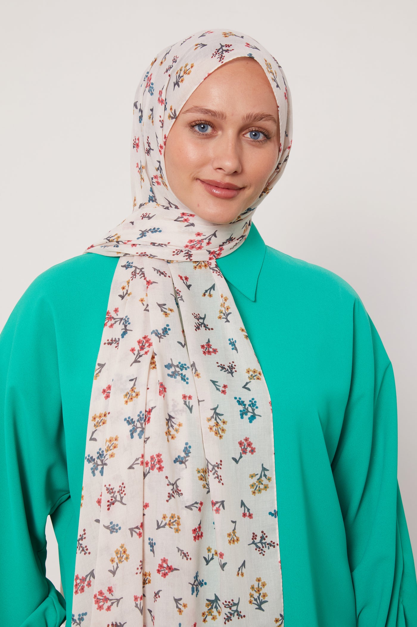 Scattered Floral Cotton Hijab Col 17